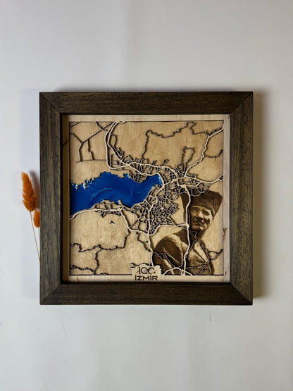 İzmir: Epoksi Ahşap Haritası |Kurtuluş Haritası: İzmir – 9 Eylül 1922 (El Yapımı Ahşap Sanat Eseri)
