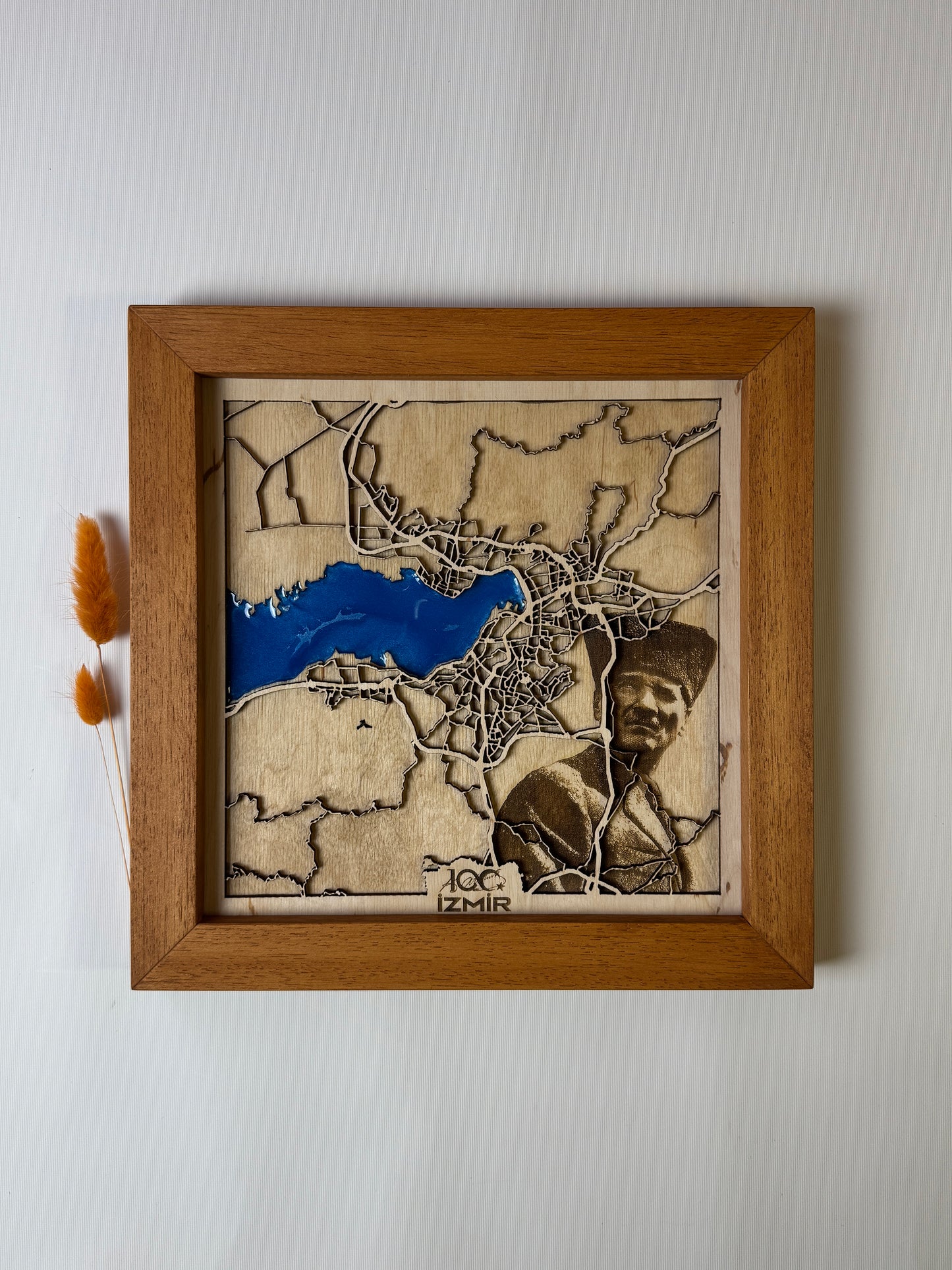İzmir: Epoksi Ahşap Haritası |Kurtuluş Haritası: İzmir – 9 Eylül 1922 (El Yapımı Ahşap Sanat Eseri)