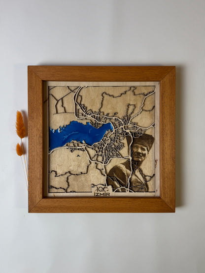 İzmir: Epoksi Ahşap Haritası |Kurtuluş Haritası: İzmir – 9 Eylül 1922 (El Yapımı Ahşap Sanat Eseri)