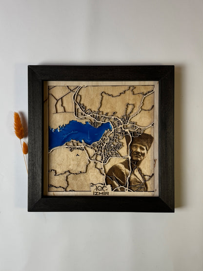 İzmir: Epoksi Ahşap Haritası |Kurtuluş Haritası: İzmir – 9 Eylül 1922 (El Yapımı Ahşap Sanat Eseri)