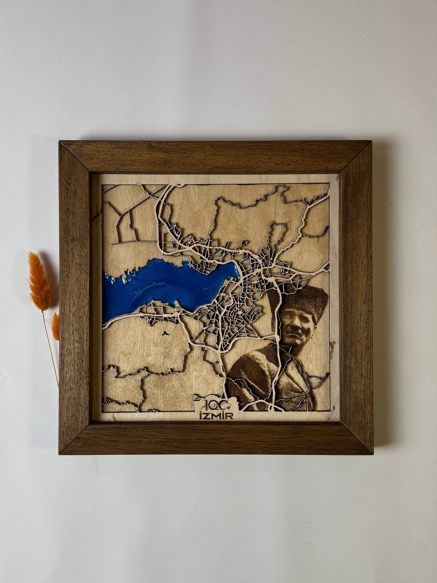 İzmir: Epoksi Ahşap Haritası |Kurtuluş Haritası: İzmir – 9 Eylül 1922 (El Yapımı Ahşap Sanat Eseri)
