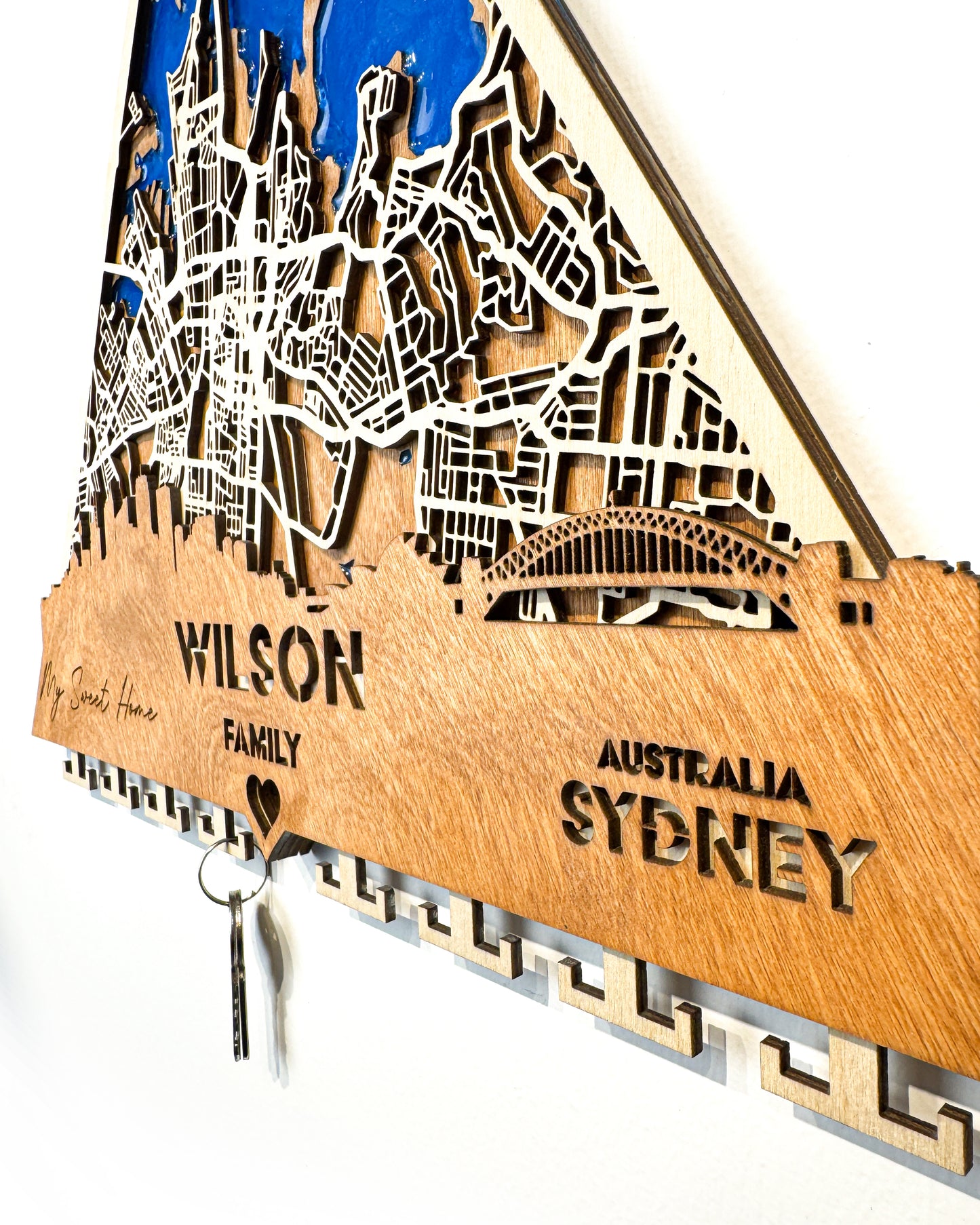 Sydney Ahşap Anahtarlık – Kıyı Sakinliği | Şehir Fısıltıları Koleksiyonu