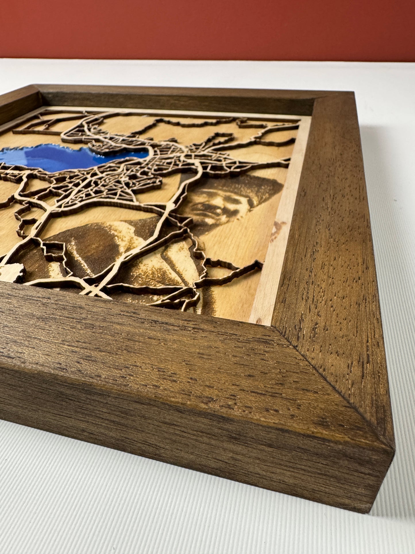 İzmir: Epoksi Ahşap Haritası |Kurtuluş Haritası: İzmir – 9 Eylül 1922 (El Yapımı Ahşap Sanat Eseri)