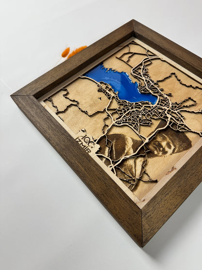 İzmir: Epoksi Ahşap Haritası |Kurtuluş Haritası: İzmir – 9 Eylül 1922 (El Yapımı Ahşap Sanat Eseri)