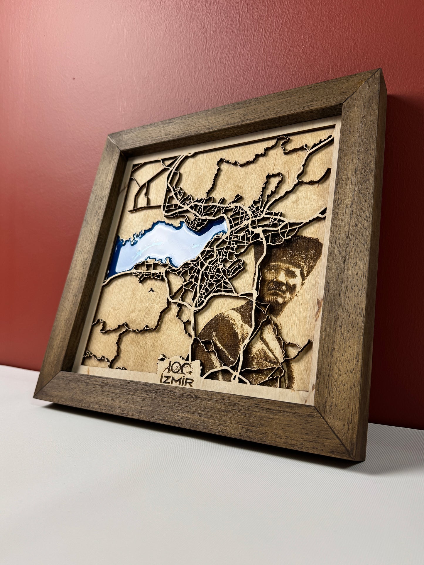İzmir: Epoksi Ahşap Haritası |Kurtuluş Haritası: İzmir – 9 Eylül 1922 (El Yapımı Ahşap Sanat Eseri)
